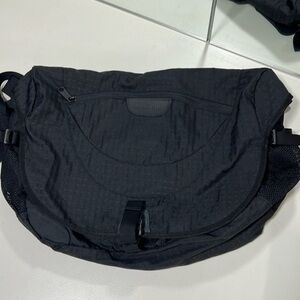 L L Bean messenger bag black like new !